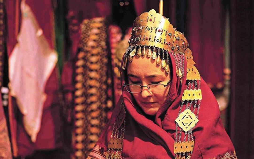 لباس سنتی زنان ترکمن، منبع عکس: hich1.com، عکاس: نامشخص