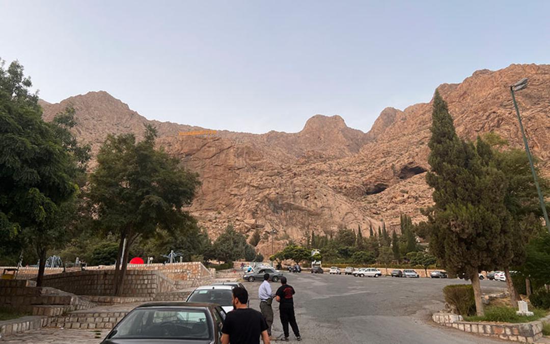 پارک خودروها در پارک کوهستانی کرمانشاه، منبع عکس: گوگل مپ، عکاس: akam hadi