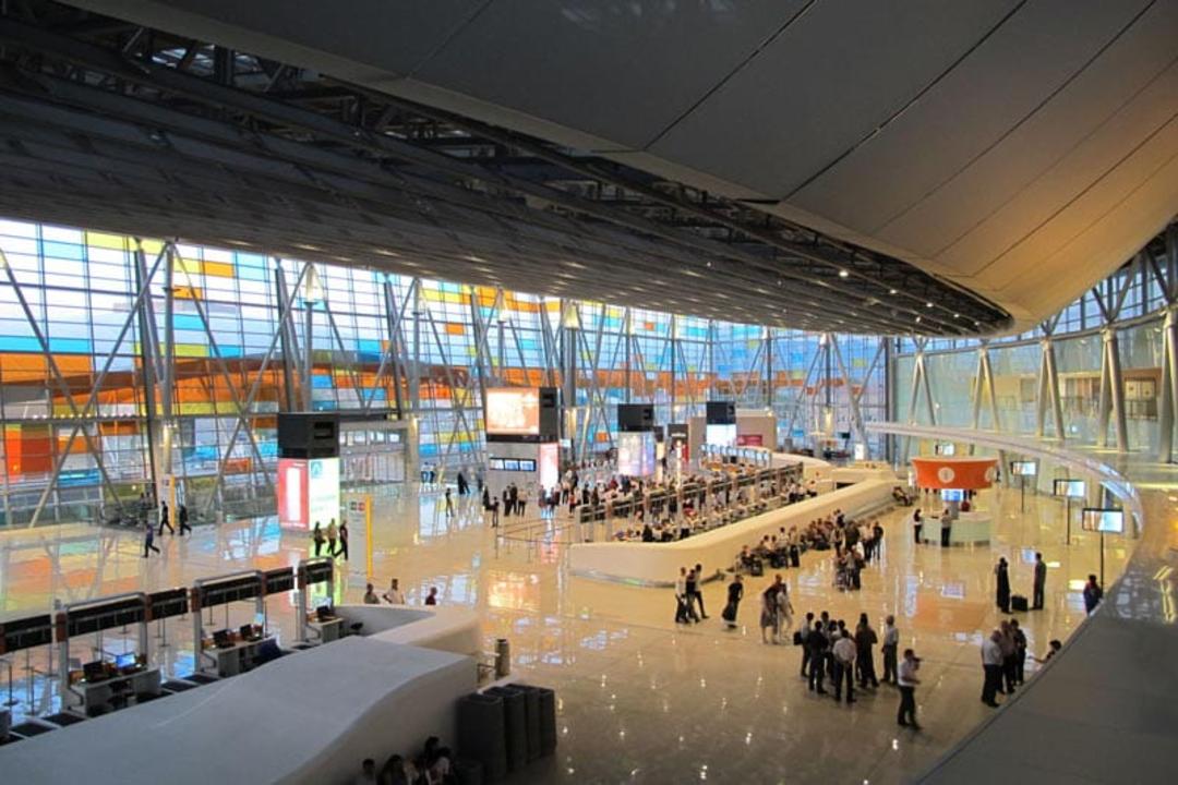 گردشگران در فرودگاه ایروان، منبع عکس: International Yerevan Airport، عکاس: نامشخص 