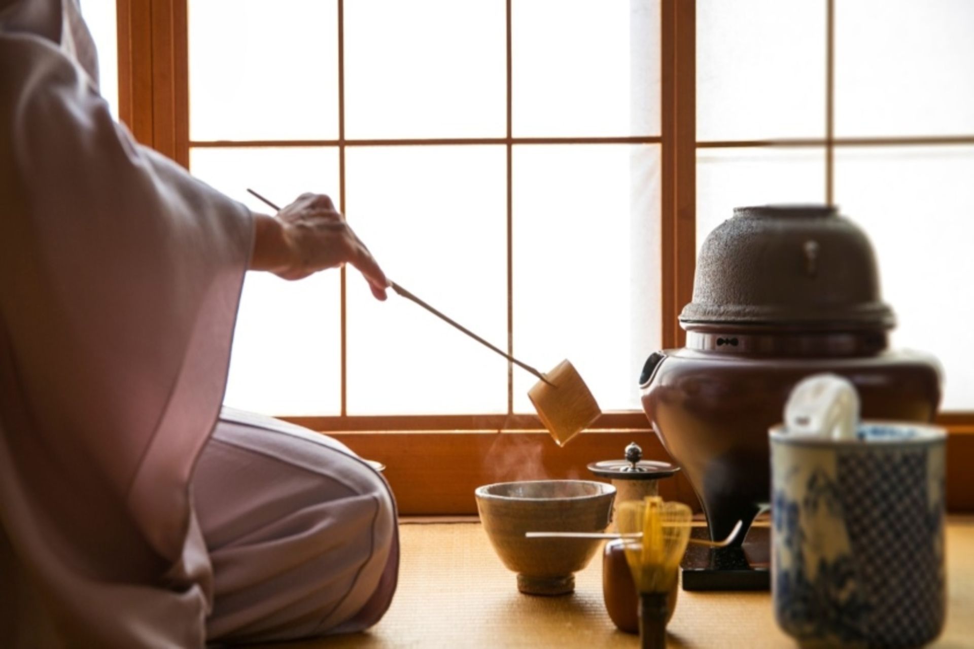مراسم چای ژاپنی؛ عکس از سایت owlcation.com. عکاس: نامشخص 