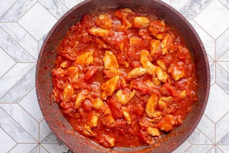 طبخ واویشکا مرغ؛ منبع عکس: وب سایت topcooking.ir؛ عکاس: نامشخص