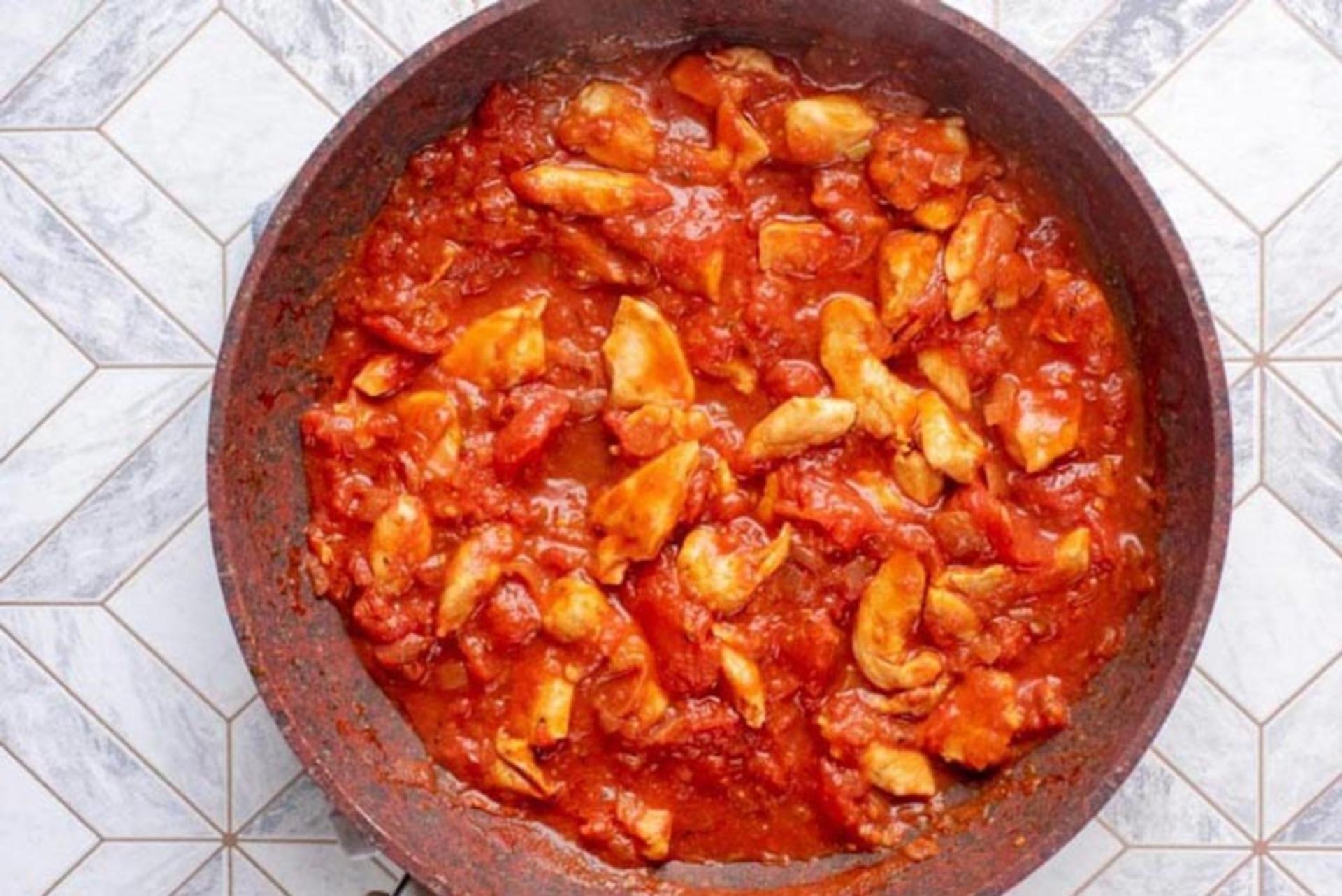 طبخ واویشکا مرغ؛ منبع عکس: وب سایت topcooking.ir؛ عکاس: نامشخص