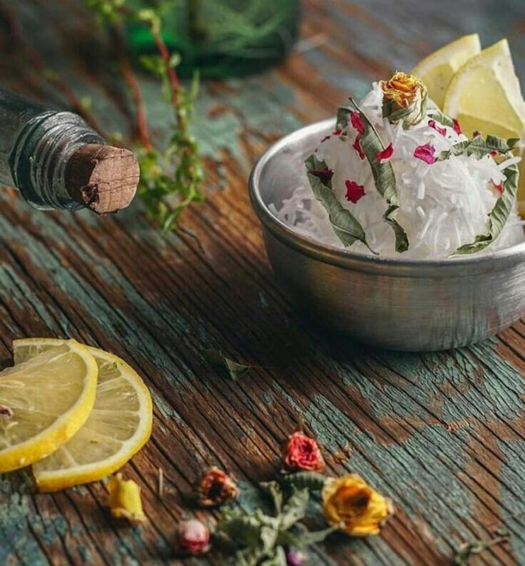 فالوده با لیموی تازه؛ منبع عکس: وب سایت uniqop.com؛ عکاس: نامشخص