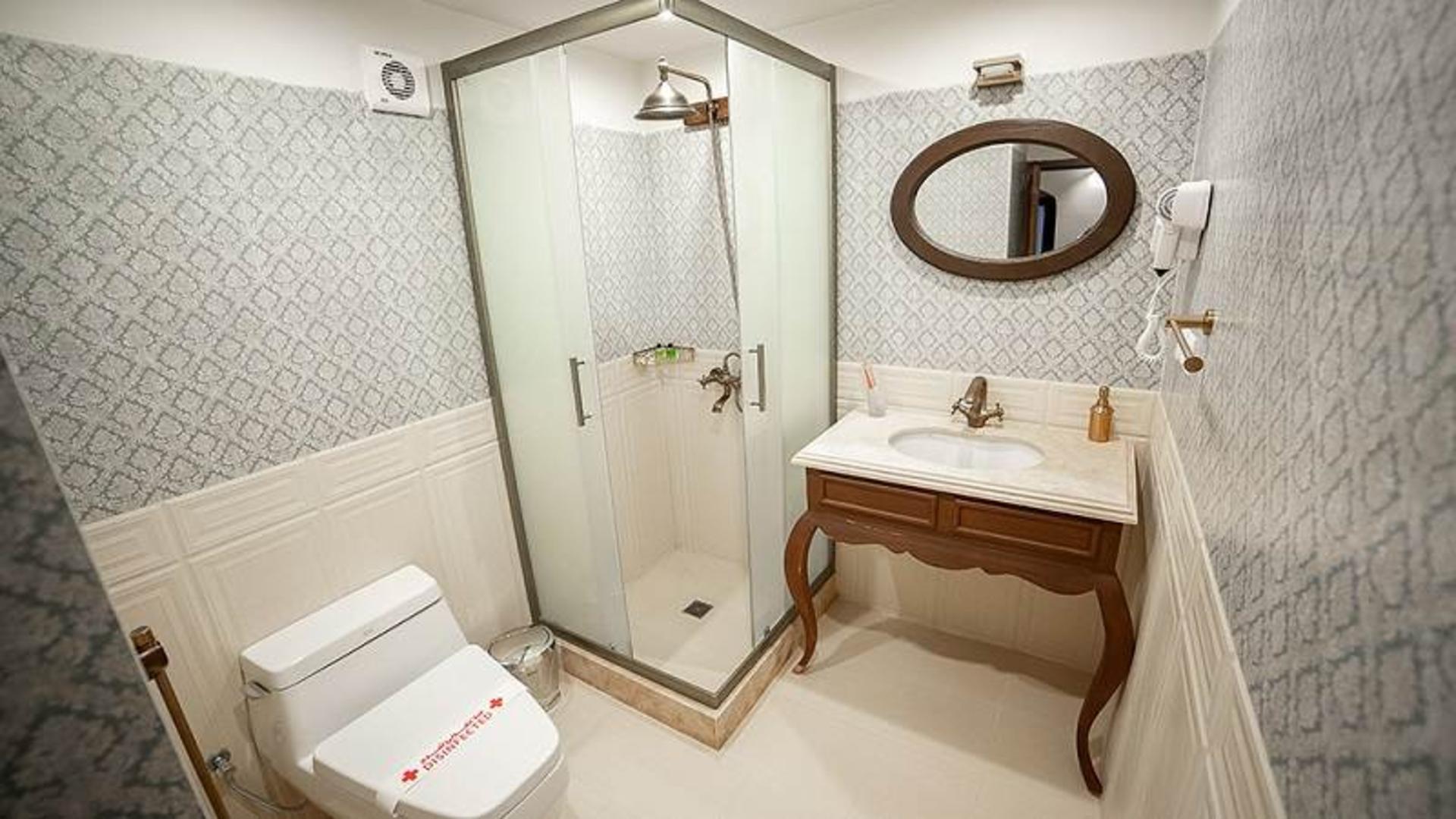 سرویس بهداشتی اتاق های هتل هومان یزد؛ منبع عکس: hoomanhotel.com؛ عکاس: نامشخص