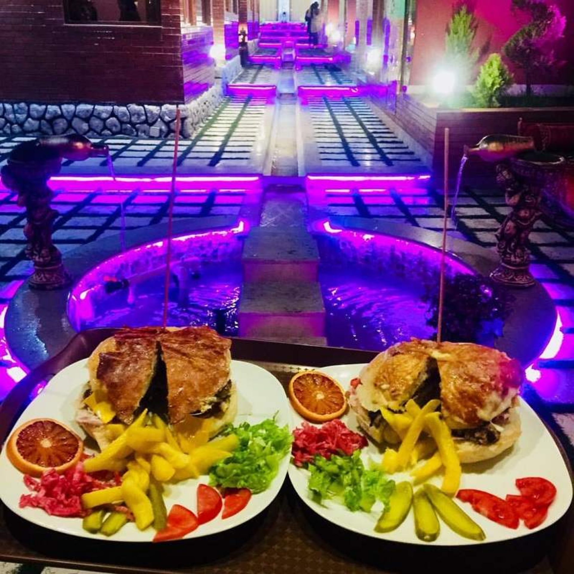 کافه رستوران اسپیناس گنبد کاووس؛ منبع عکس: اینستاگرام spinas_cafe_restaurant؛ عکاس: نامشخص