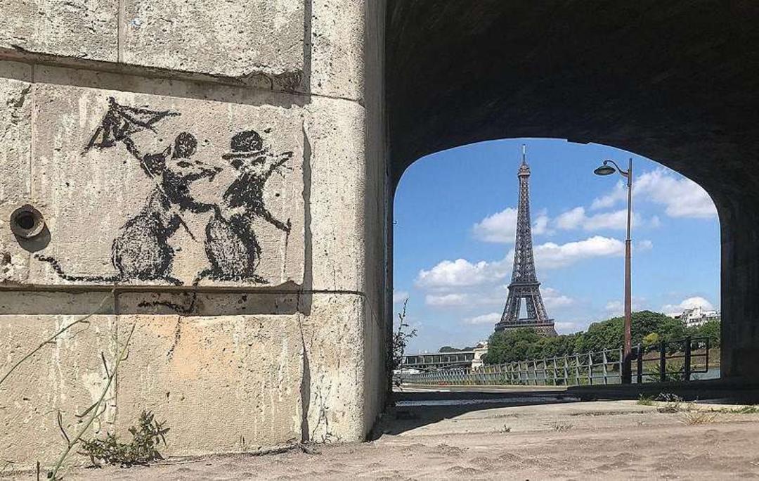نقاشی دیواری دو موش در مجاورت برج ایفل؛ منبع عکس وب سایت Banksy.co.uk