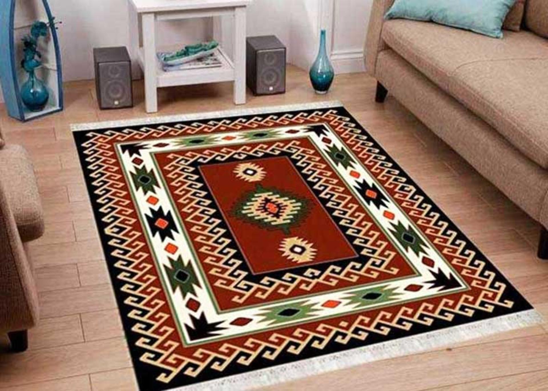 گلیم با طرحی منظم و مستطیلی؛ منبع عکس: mfghazal؛ نام عکاس: نامشخص