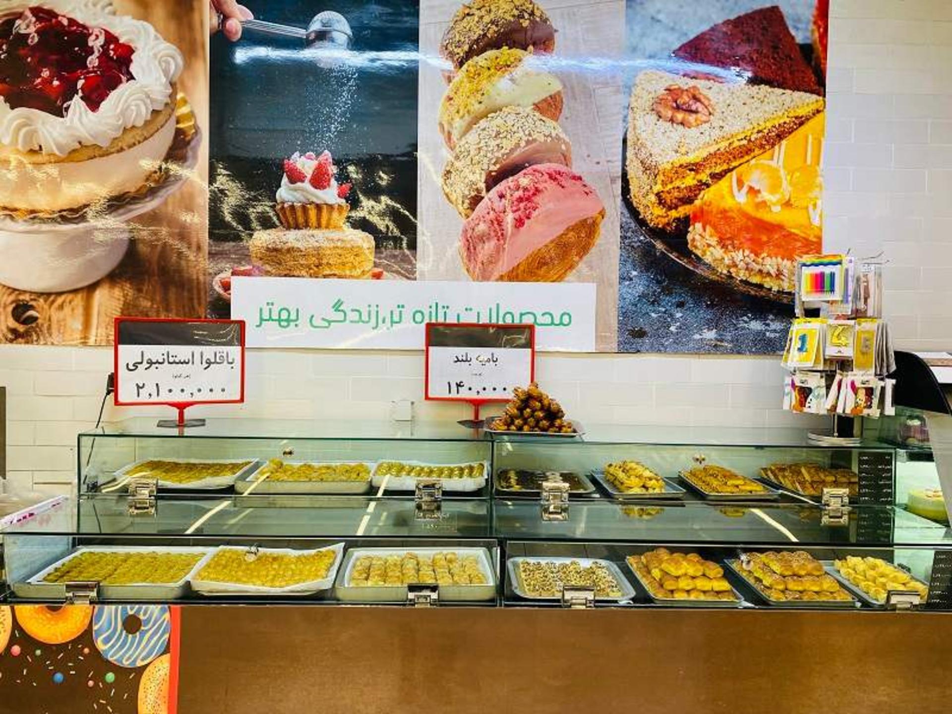 غرفه شیرینی و نان در هایپرمارکت مارلیک کرج؛ منبع عکس: گوگل مپ؛ عکاس: حامد عارف