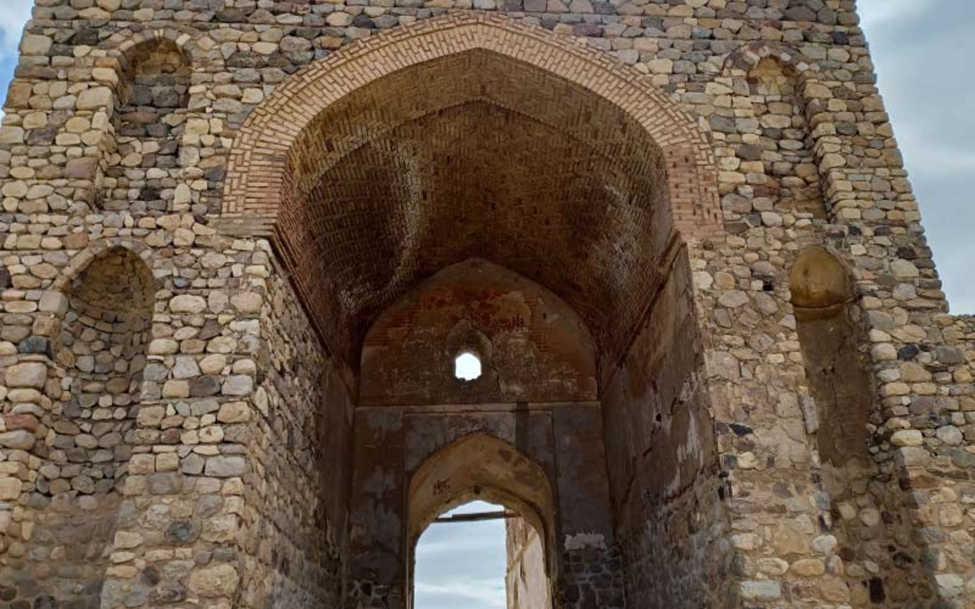 کاروانسرای گردنه آهوان، منبع عکس: گوگل مپ، عکاس: سمانه شجاعی 