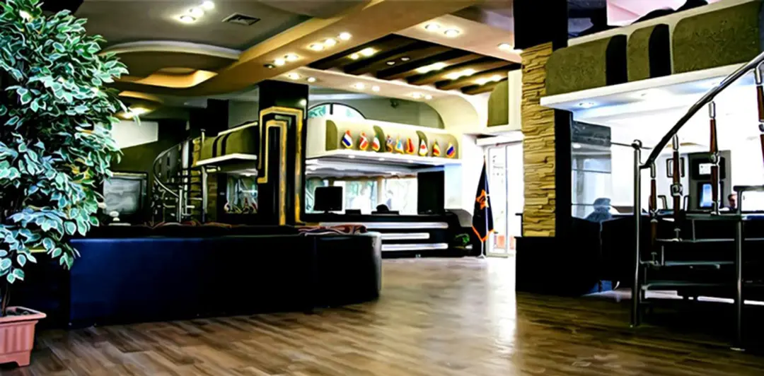 لابی هتل شهاب ناهارخوران؛ منبع عکس: hotelshahab.iibooking.com؛ عکاس: نامشخص