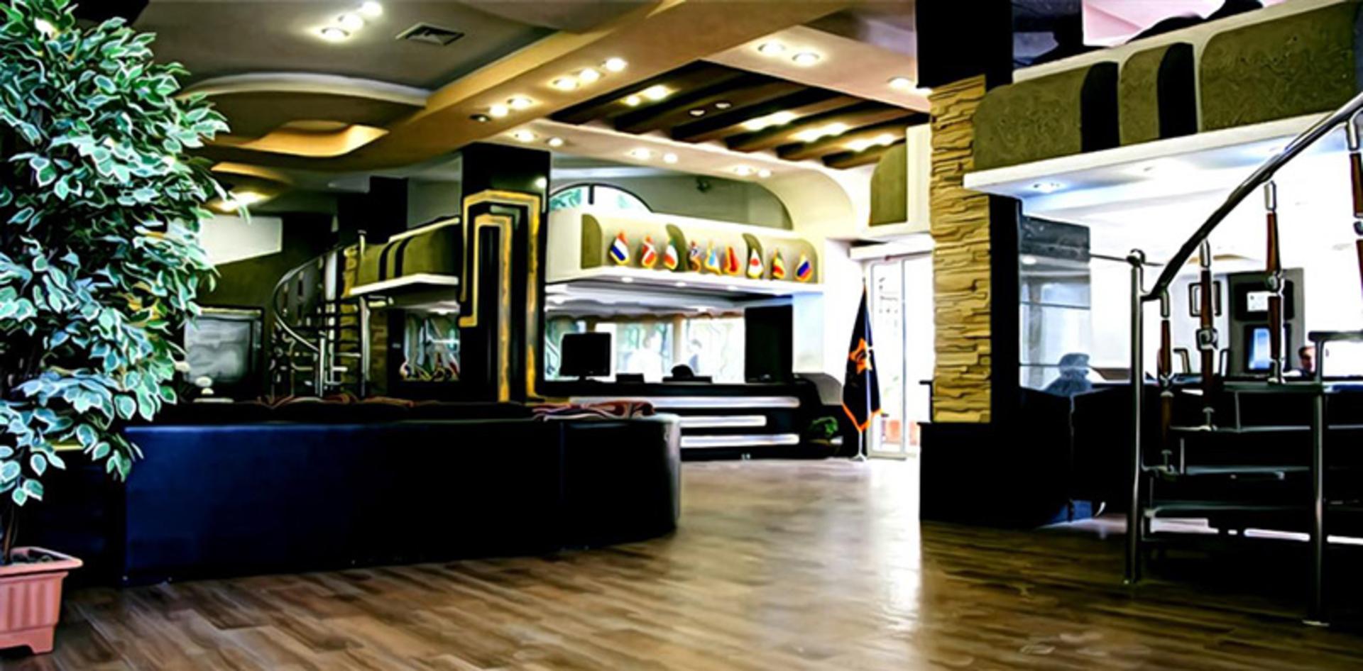 لابی هتل شهاب ناهارخوران؛ منبع عکس: hotelshahab.iibooking.com؛ عکاس: نامشخص