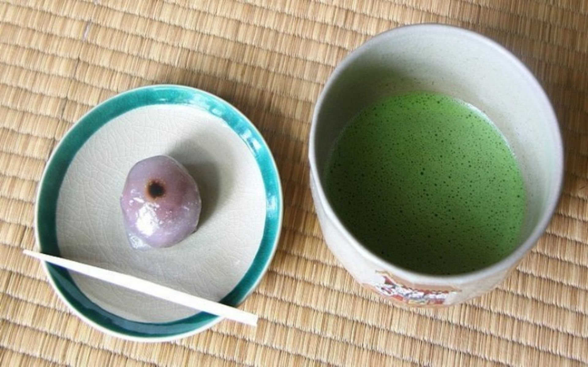 چای سبز ژاپنی در کاسه ای نفیس؛ عکس از سایت japan-guide.com. عکاس: نامشخص