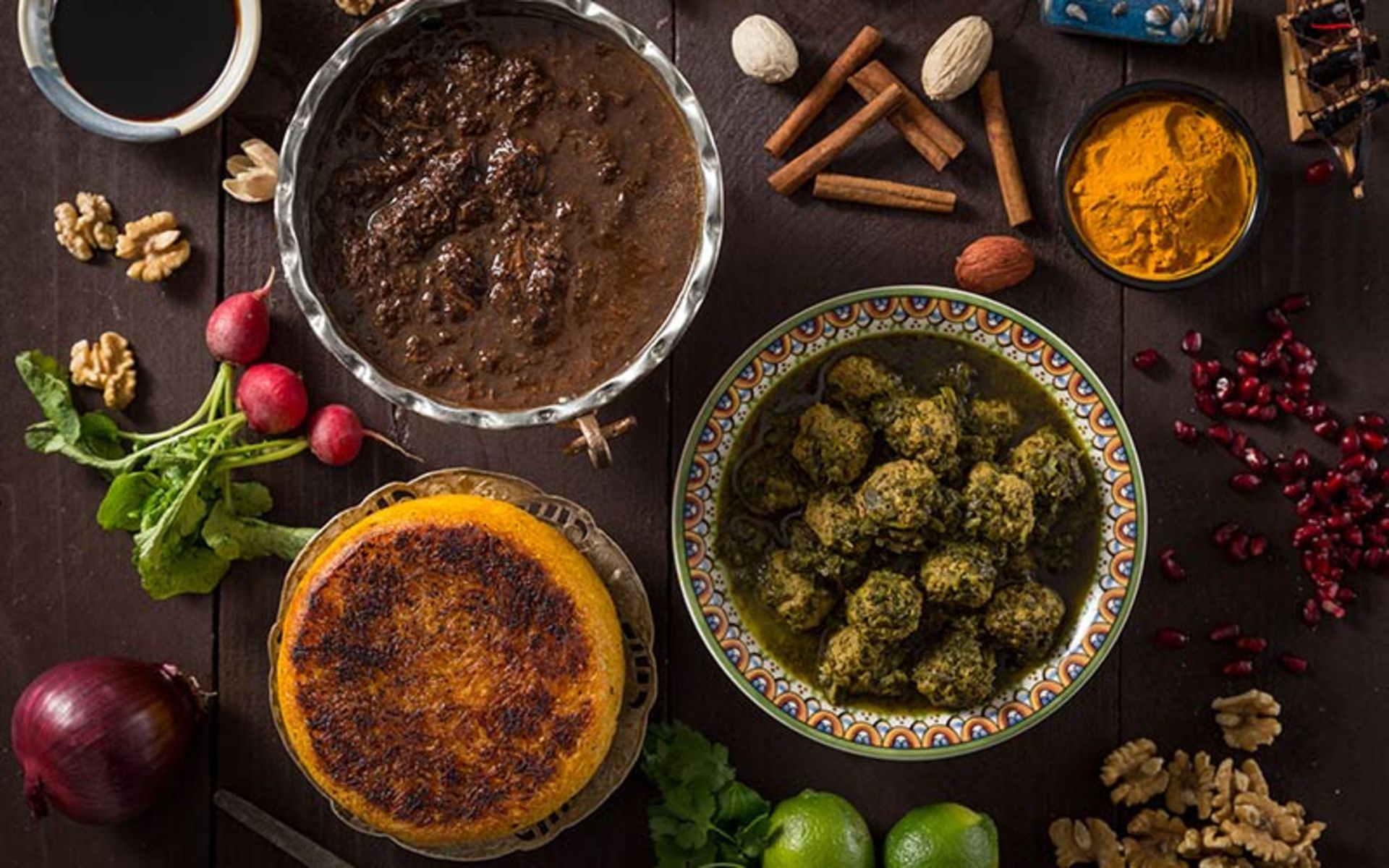 خورش قورمه جعفری و فسنجون گیلانی، منبع عکس: gilakifood.com، عکاس: Bobak Radbin Studio