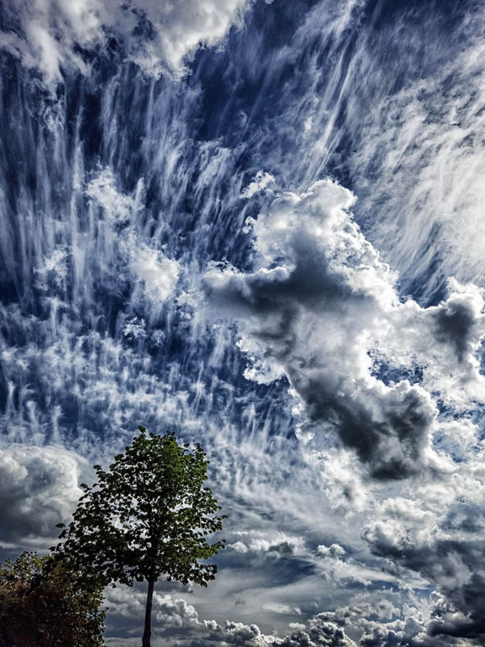 حرکت ابرها در آسمان هلند 