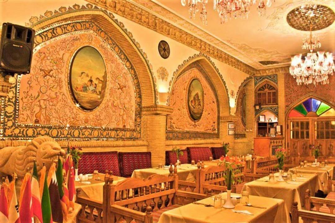 رستوران عالی قاپو؛ منبع عکس: top-travel.ir، عکاس: نامشخص