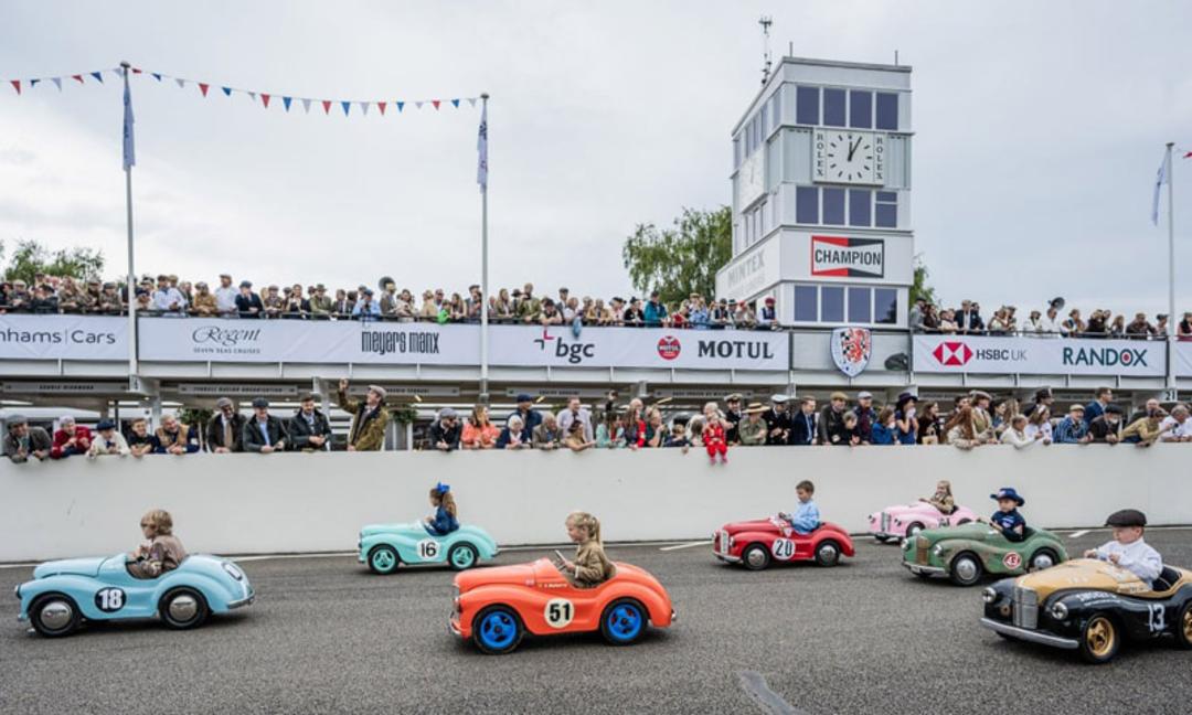 رقابت رانندگان نوجوان با خودروی پدالی در جام Settrington در انگلستان 