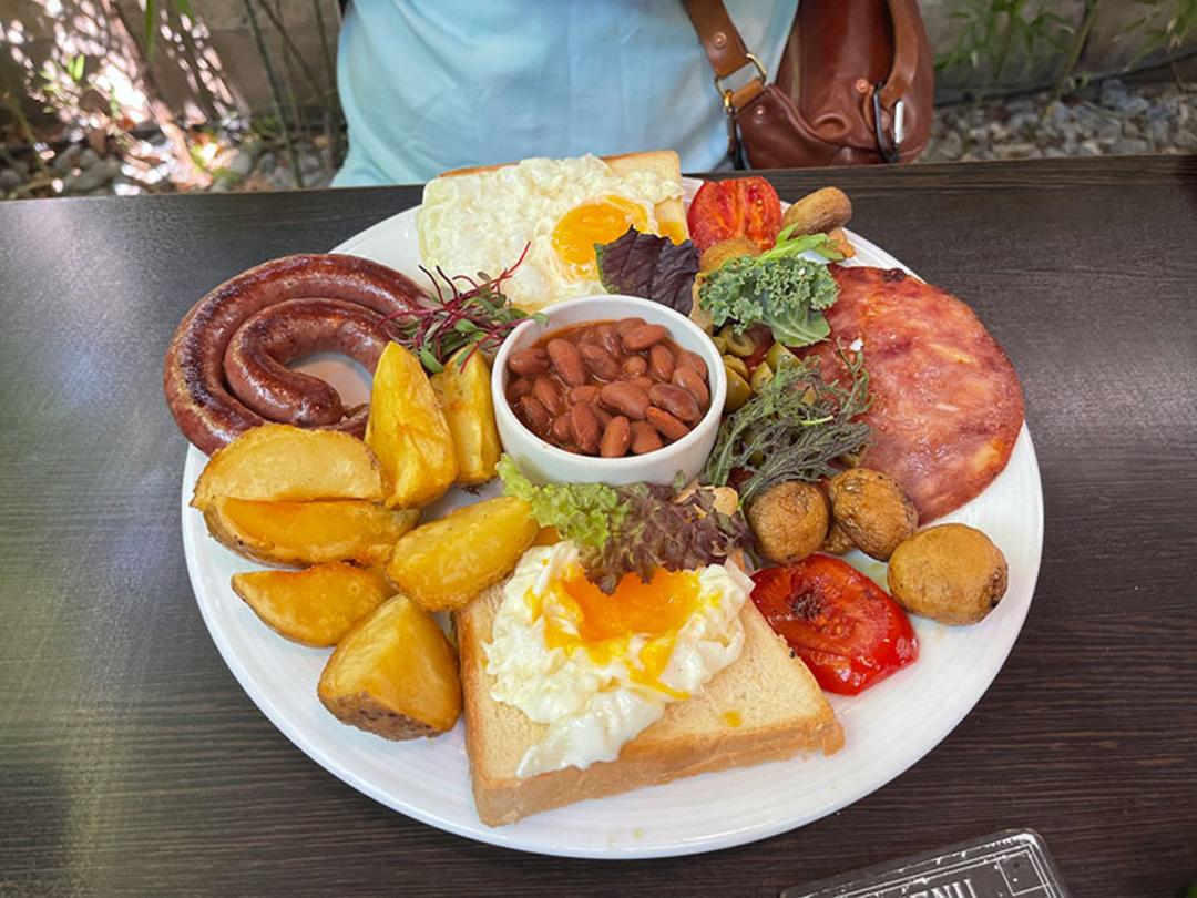 صبحانه انگلیسی کافه گالری هاگ