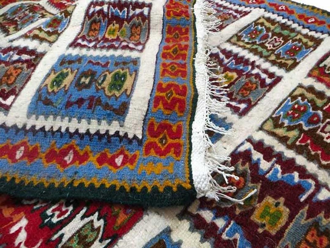 گلیم سنه سنندج؛ منبع عکس: سایت ترب؛ عکاس: نامشخص