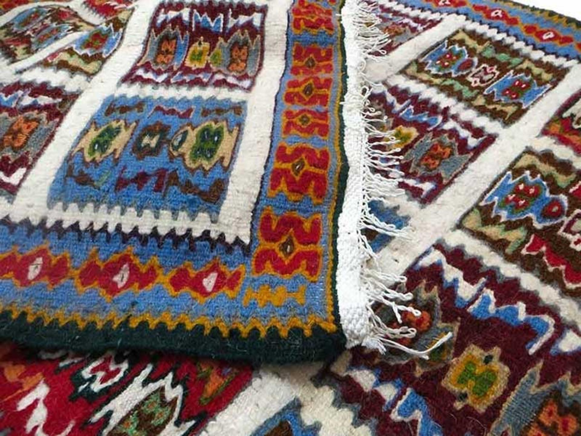 گلیم سنه سنندج؛ منبع عکس: سایت ترب؛ عکاس: نامشخص