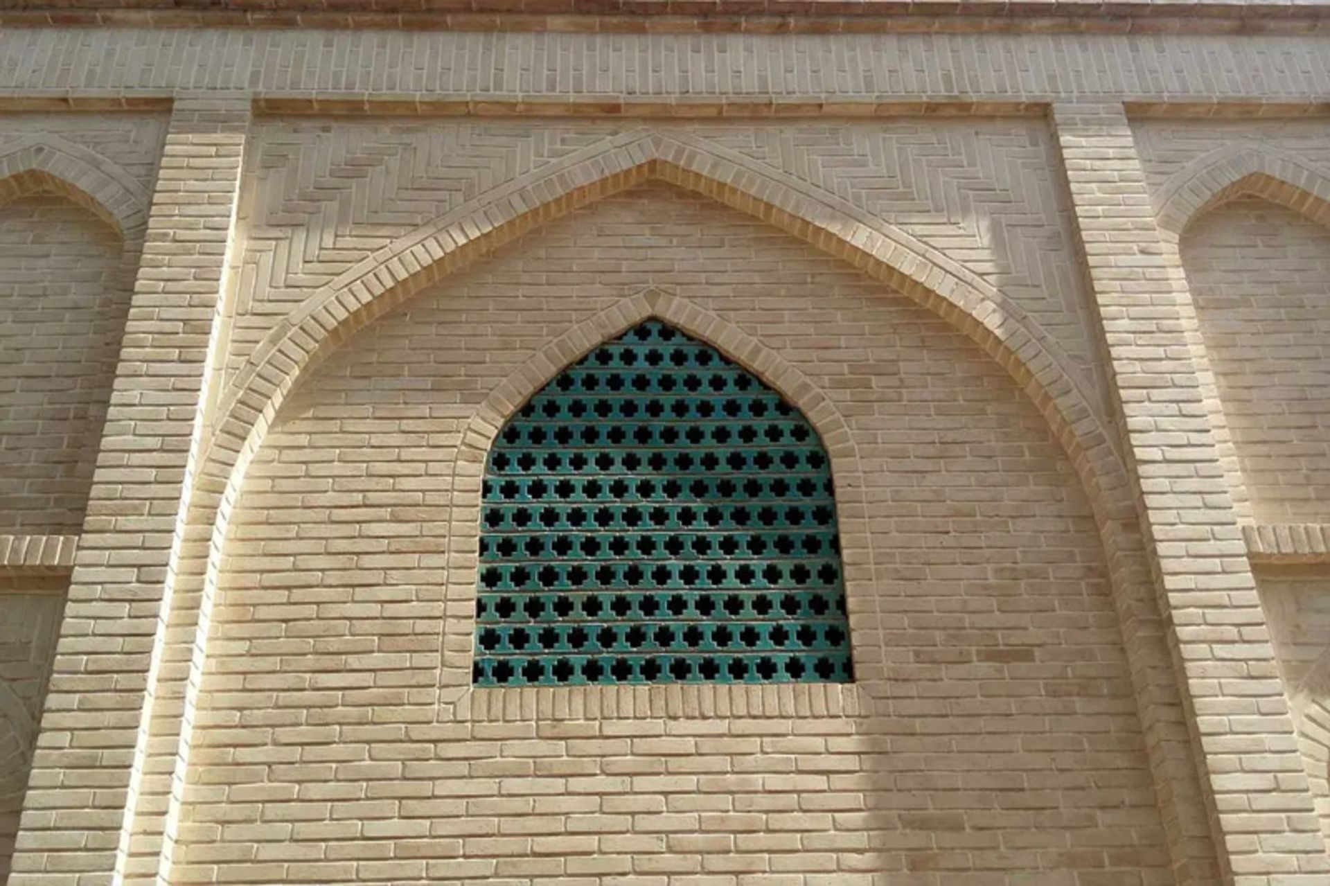 آرامگاه ستی فاطمه؛ منبع عکس: ویکی مدیا؛ عکاس: امیرعلی اسکندری