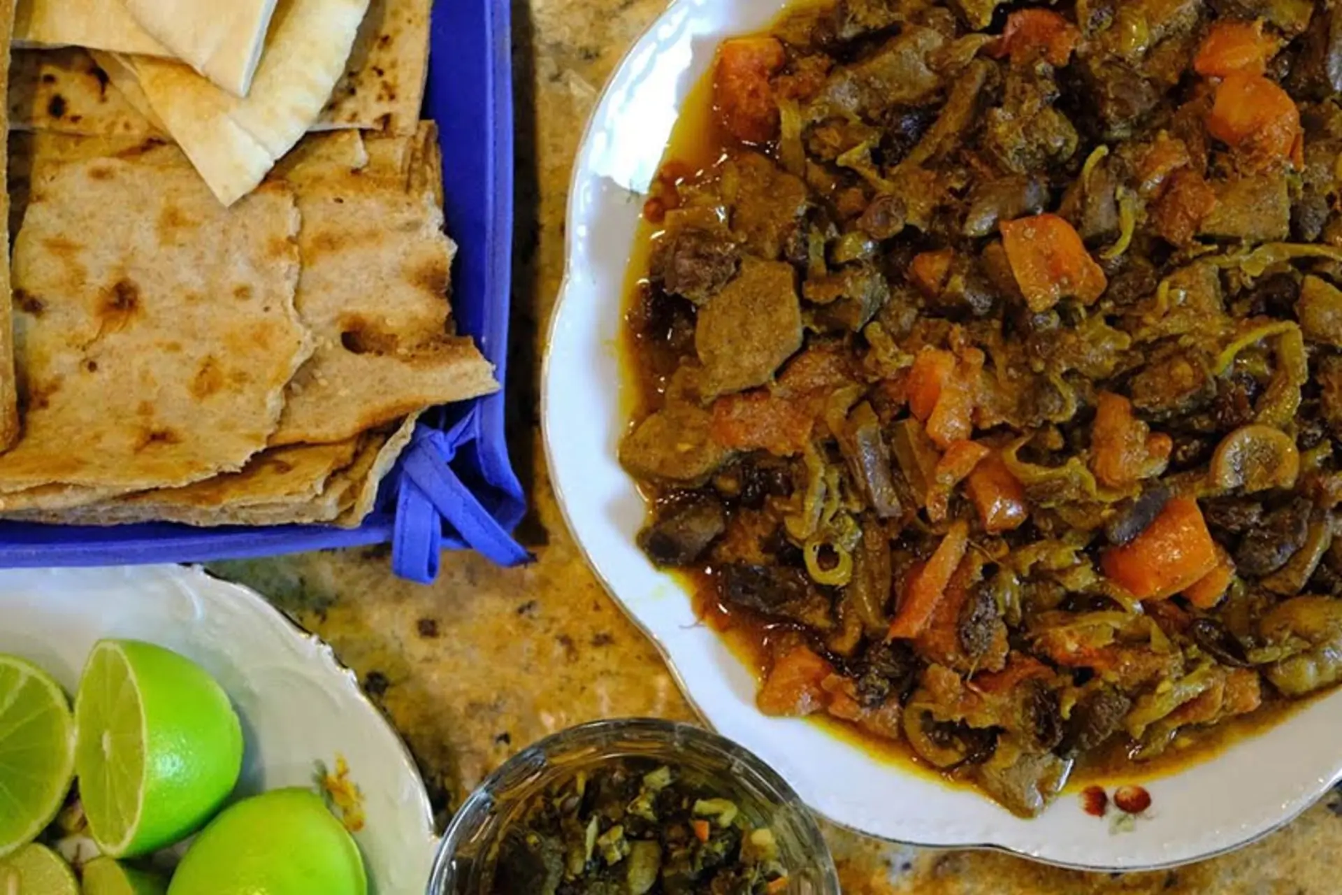 جغور بغور با نان و لیمو