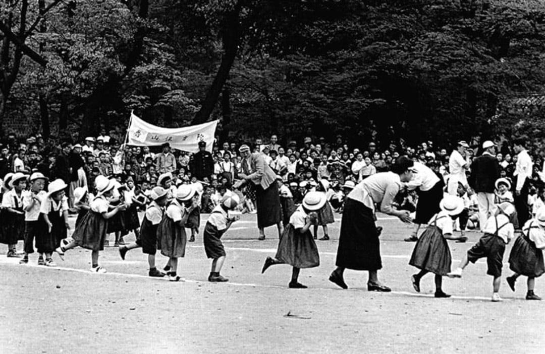 حلقه بازی کودکان کره ای در روز کودک سئول؛ منبع عکس: ehistory.