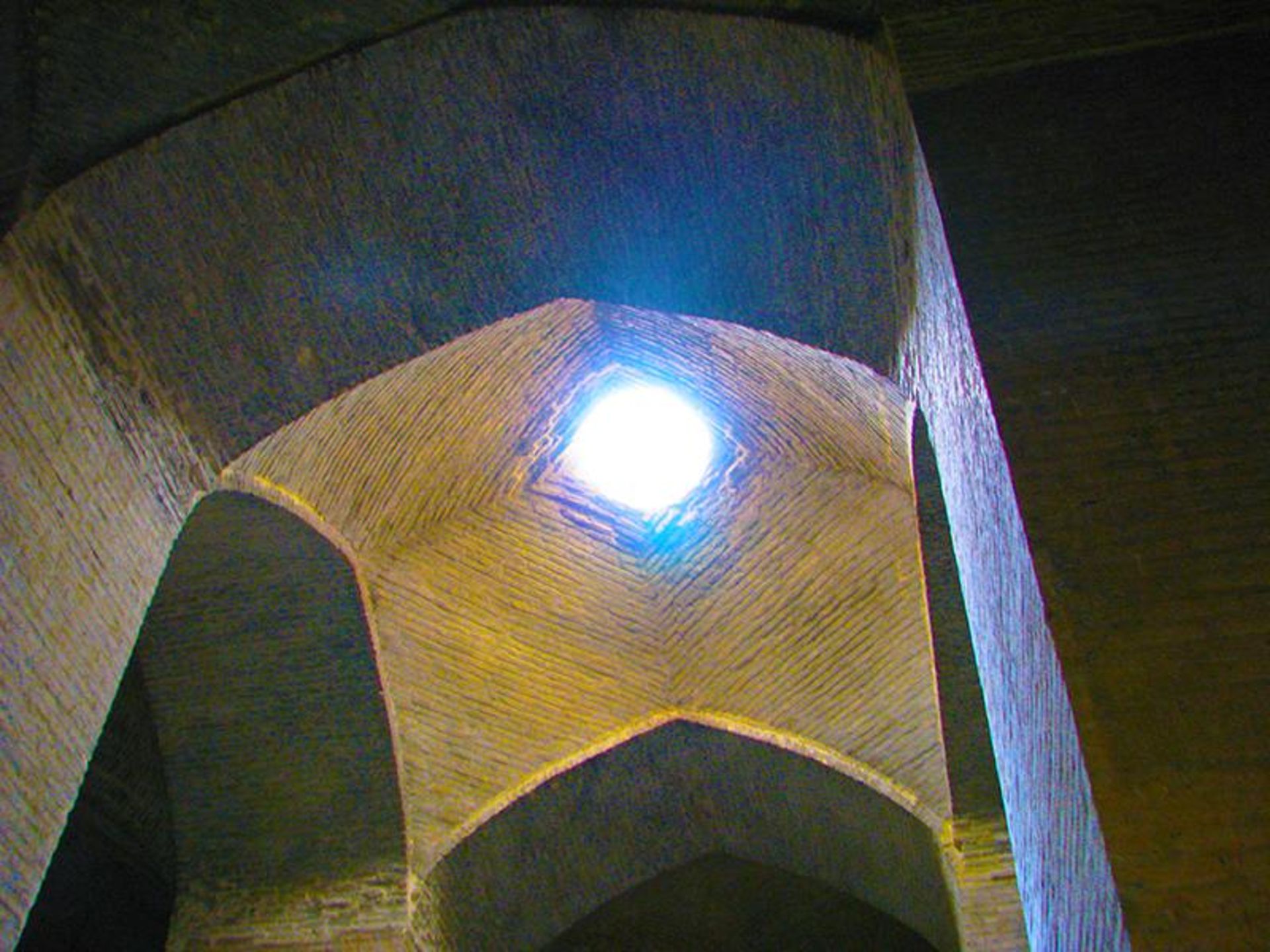معماری سقف آب‌انبار وکیل شیراز؛ منبع عکس:وب‌سایت shirazgasht، عکاس: نامشخص