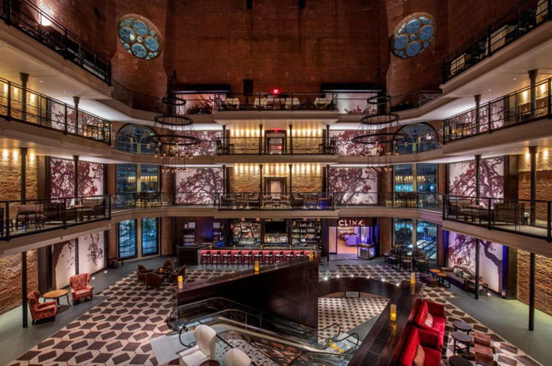 سالن لابی هتل لیبرتی آمریکا؛ منبع عکس: libertyhotel.com، عکاس: نامشخص