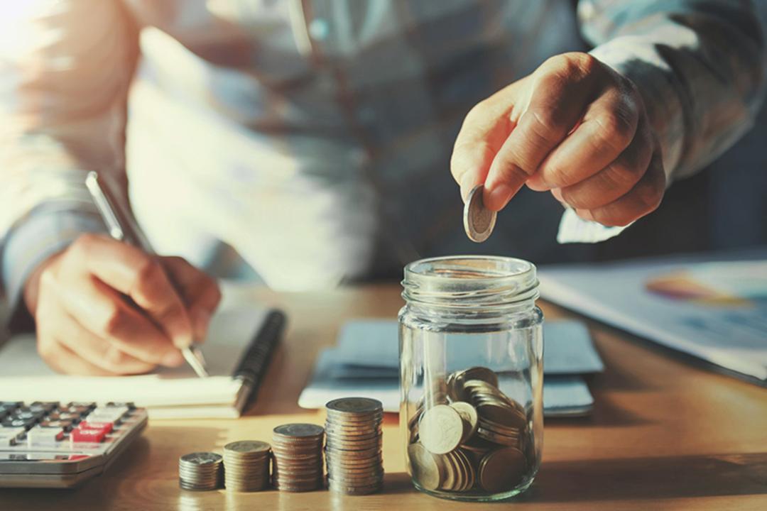 حساب و کتاب مالی قبل از سفر؛ منبع عکس: metrichand.com؛ عکاس: نامشخص