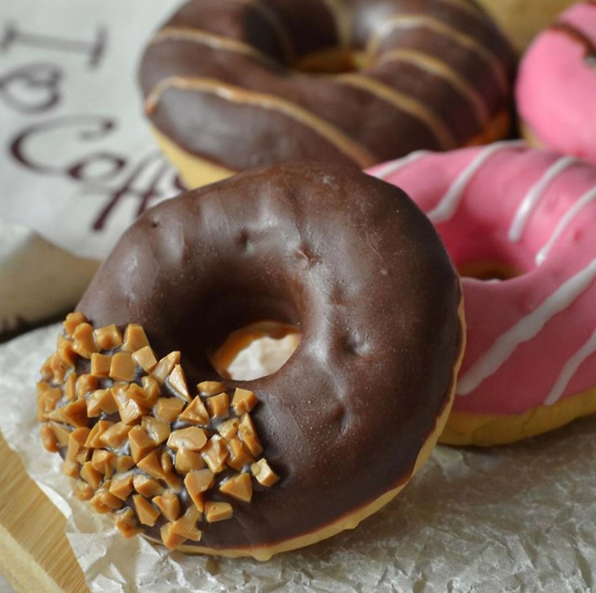 صابون به شکل دونات شکلاتی