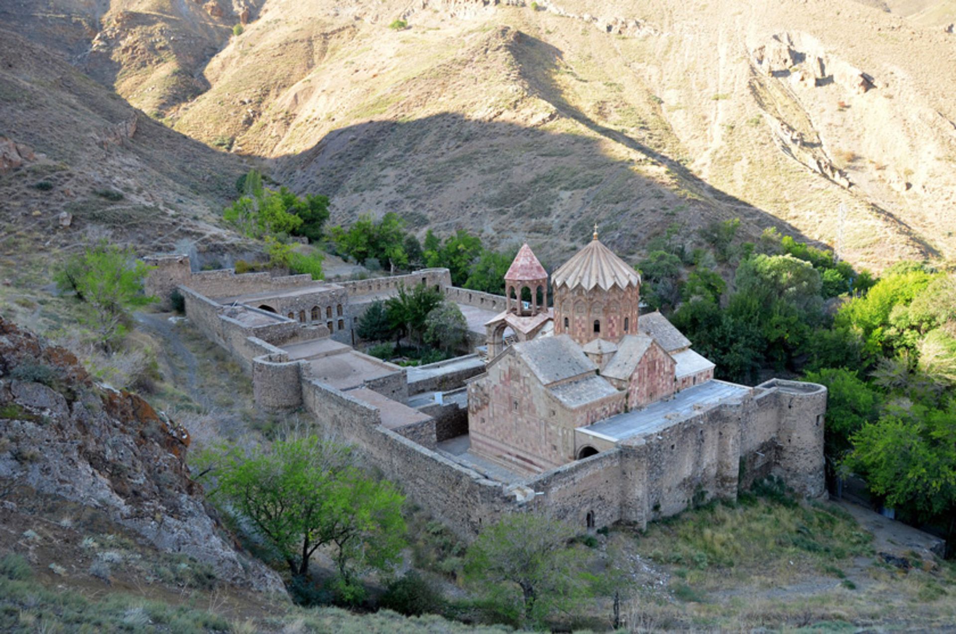 دورنمای کلیسای سنت استپانوس. عکاس: علیرضا جواهری