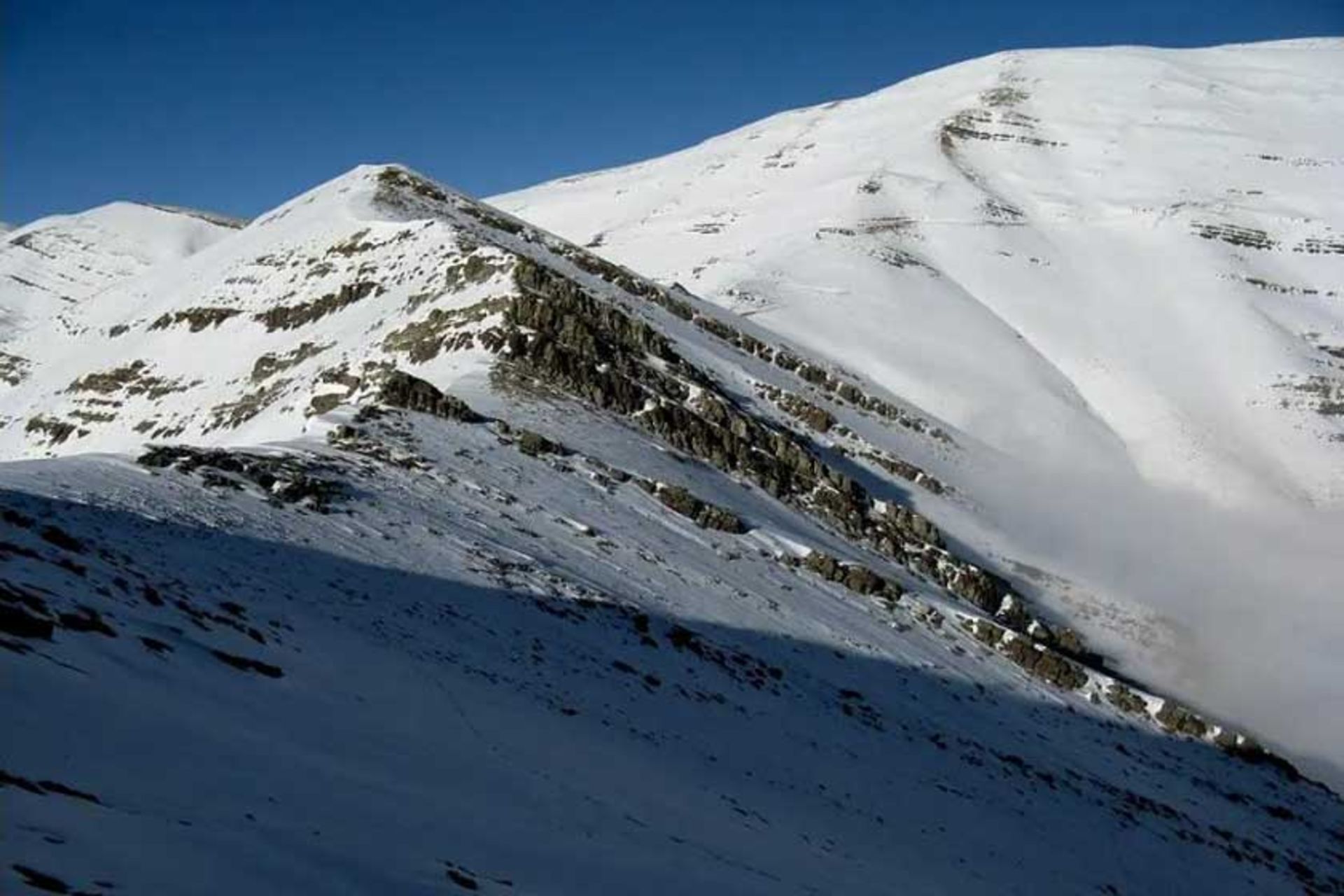 قله پلنگچال برفی؛ منبع عکس: Summit Post؛ عکاس: H Kiaee