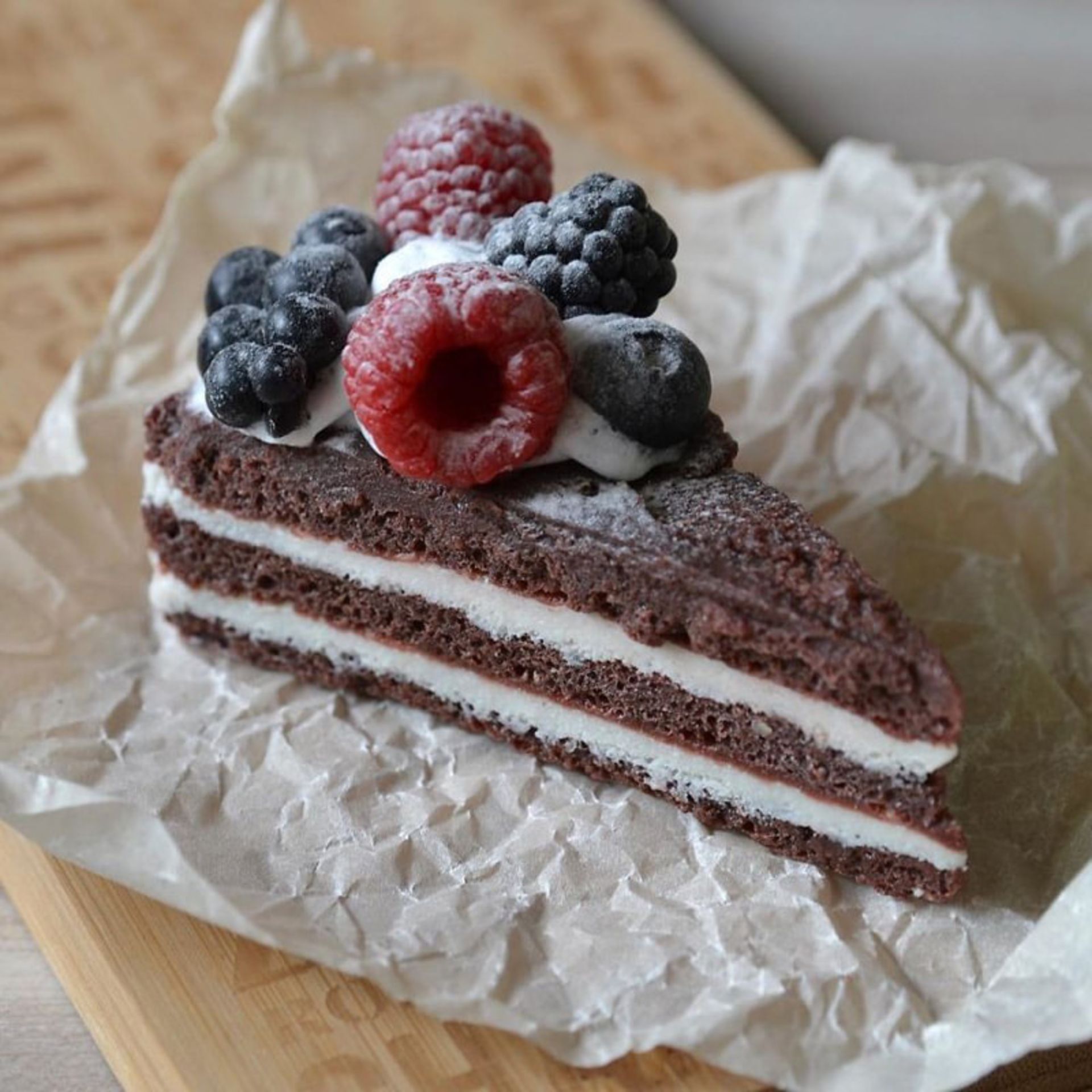 صابون به شکل یک برش از کیک تر شکلاتی