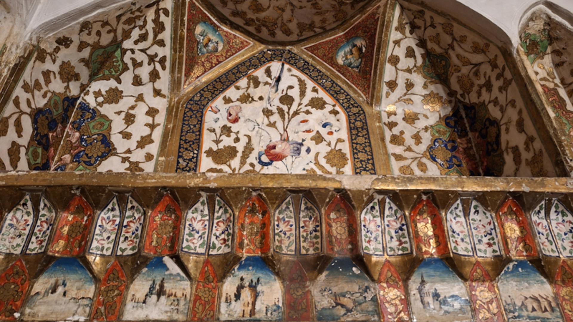 تزیینات تالار نقاشی خانه قوام الدوله تهران