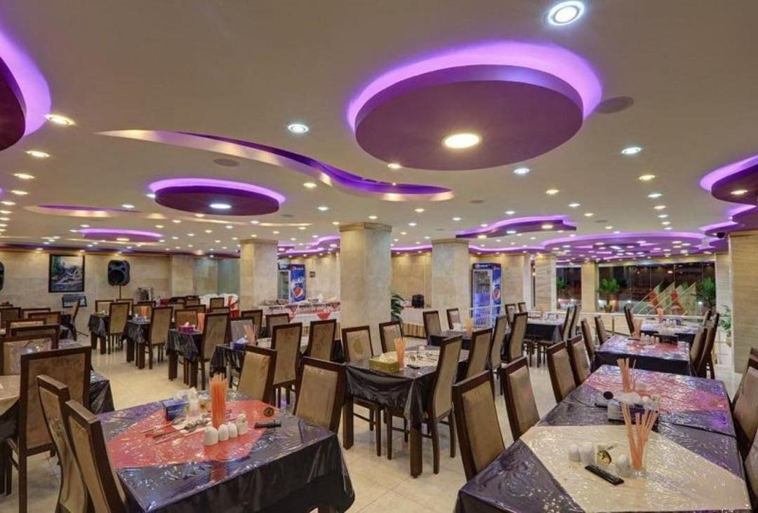 دکور رستوران الوند قشم؛ منبع عکس: اینستاگرام Alvand.Hotel. عکاس: نامشخص