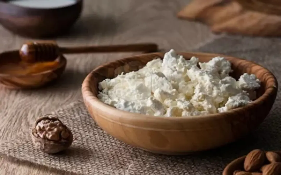 پنیر کوپانیستی همراه با گردو؛  منبع عکس: سایت ugurozsoy.com. عکاس: نامشخص