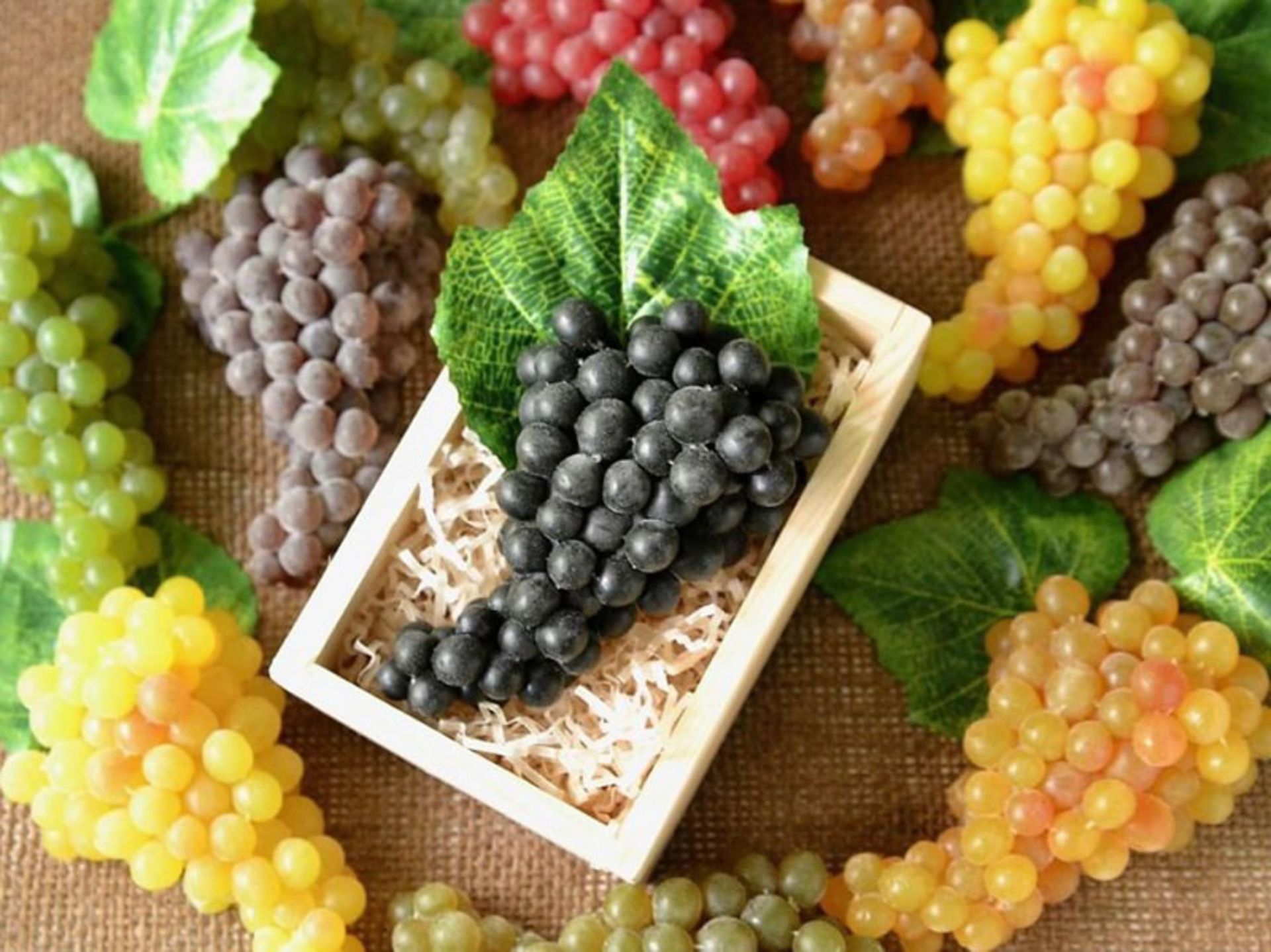 صابون به شکل خوشه انگورهای مختلف