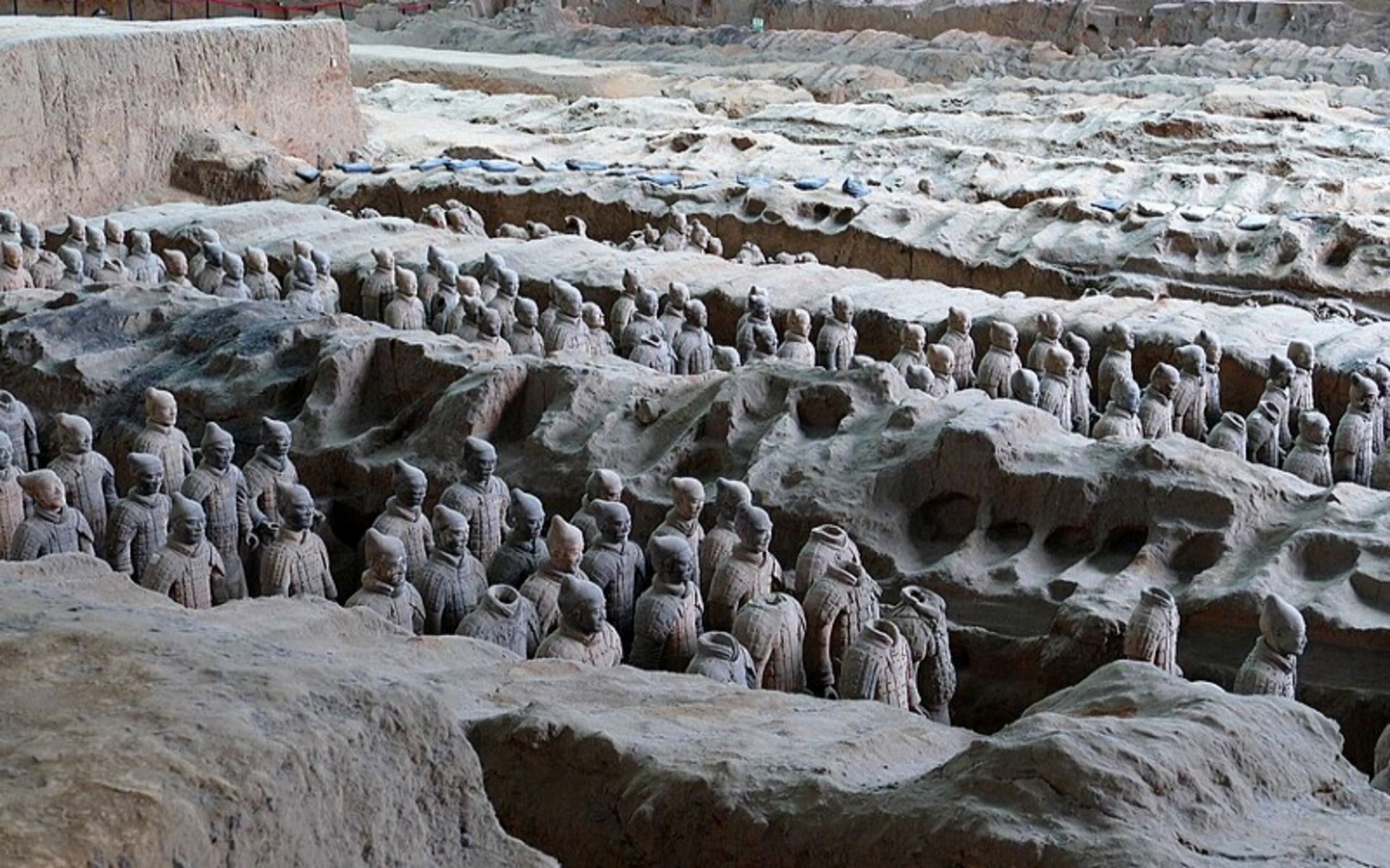سربازان سفالی به صورت دسته جمعی؛ منبع عکس: en.wikipedia.org. عکاس: Zossolino