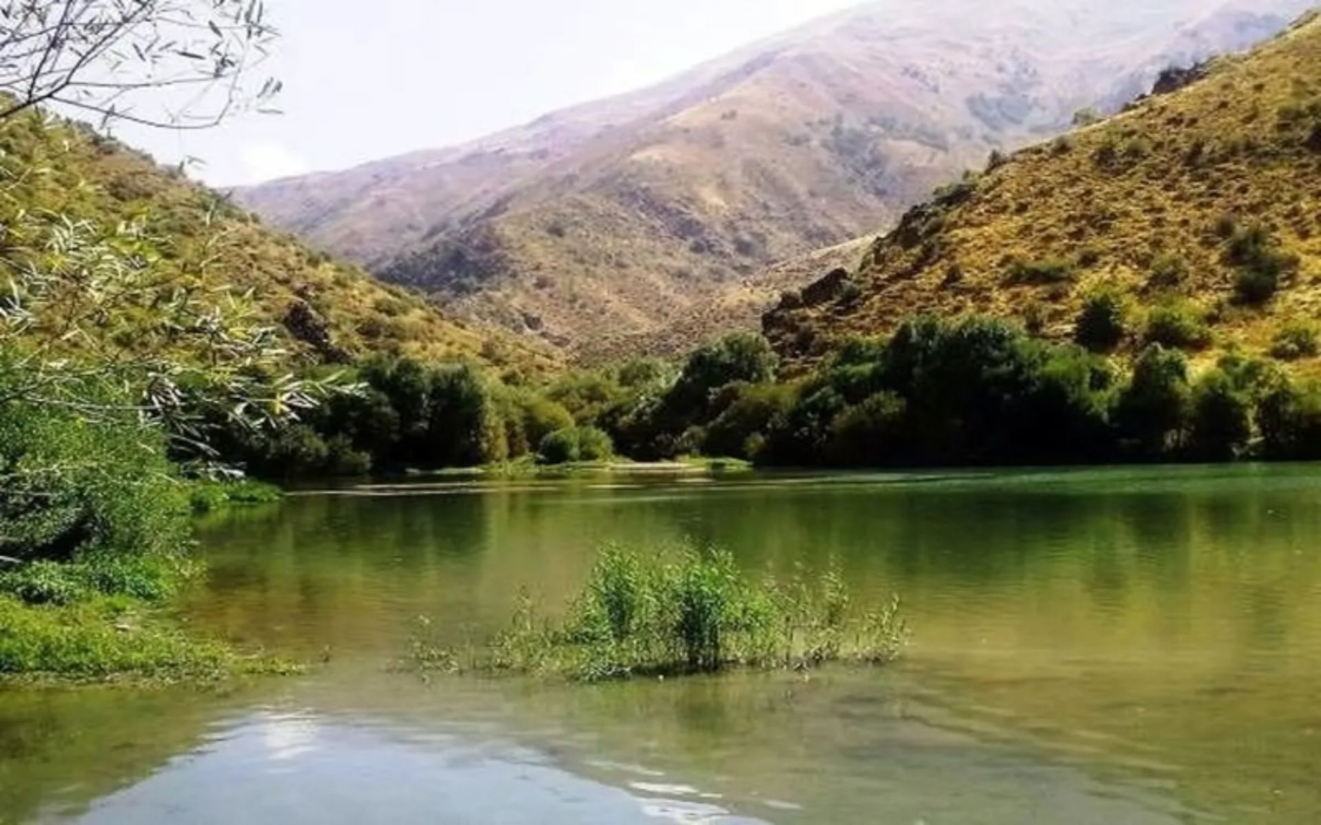 دریاچه مارمیشلو با آبی زلال؛ عکس از سایت fartaknews.com. عکاس: نامشخص