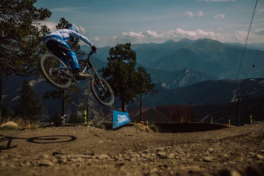 داکوتا نورتون (Dakotah Norton) از آمریکا در مسابقات جهانی UCI MTB در کشور کوچک آندورا (Andorra)