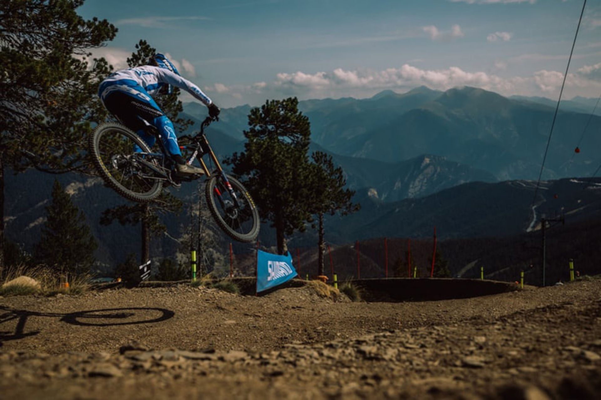 داکوتا نورتون (Dakotah Norton) از آمریکا در مسابقات جهانی UCI MTB در کشور کوچک آندورا (Andorra)