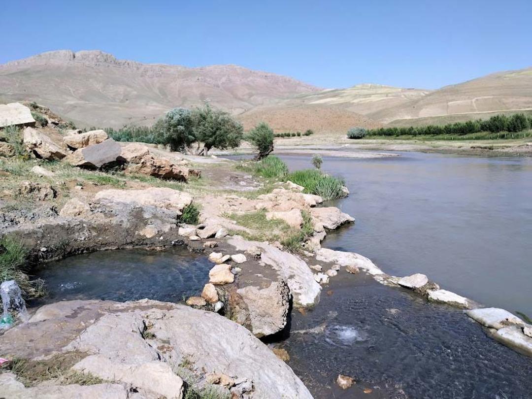 چشمه آبگرم هفت آباد در 
