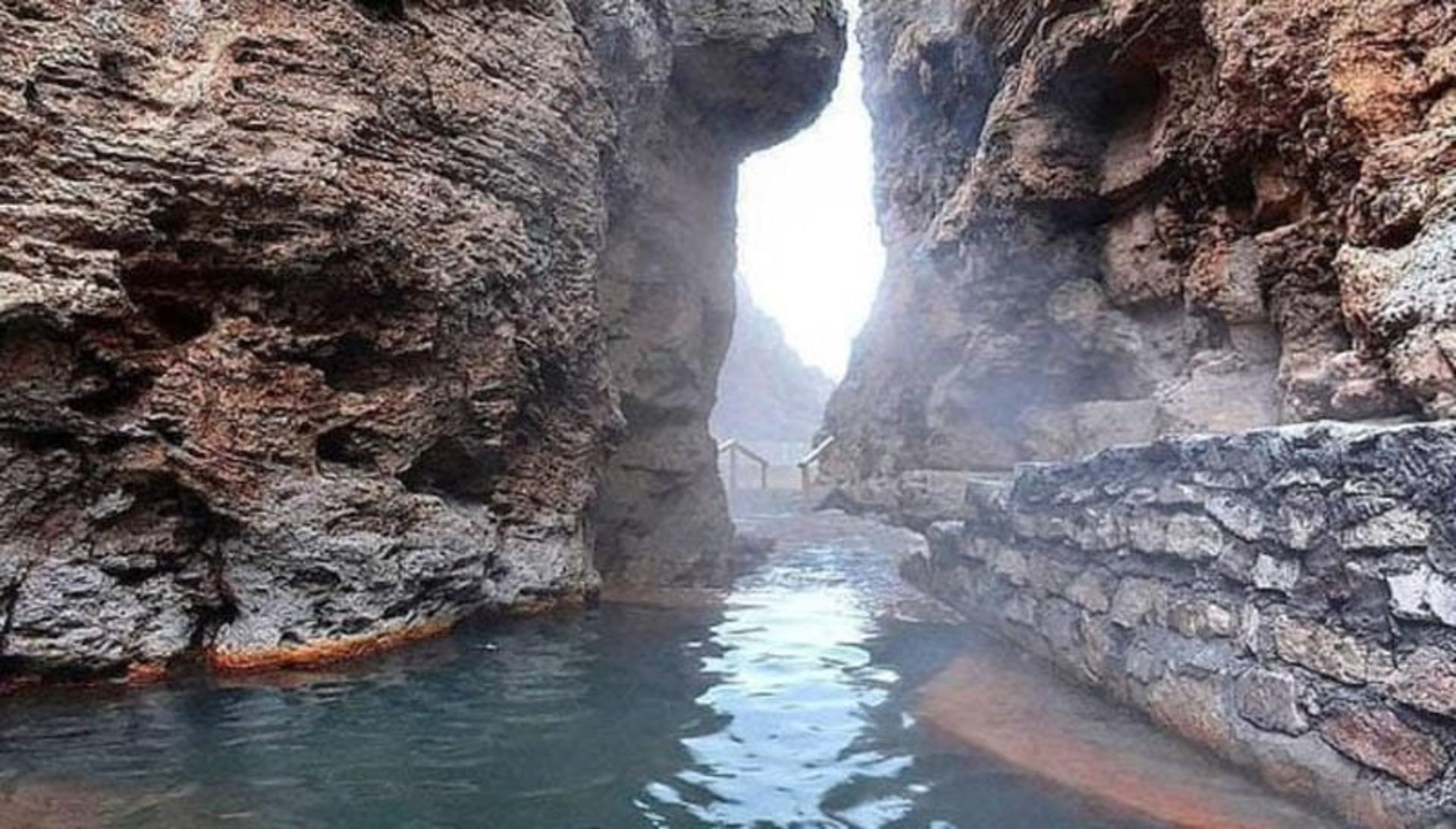 طبیعت اطراف چشمه آبگرم طبیعی قینرجه، منبع عکس: یاقوت نیوز، عکاس: نامشخص