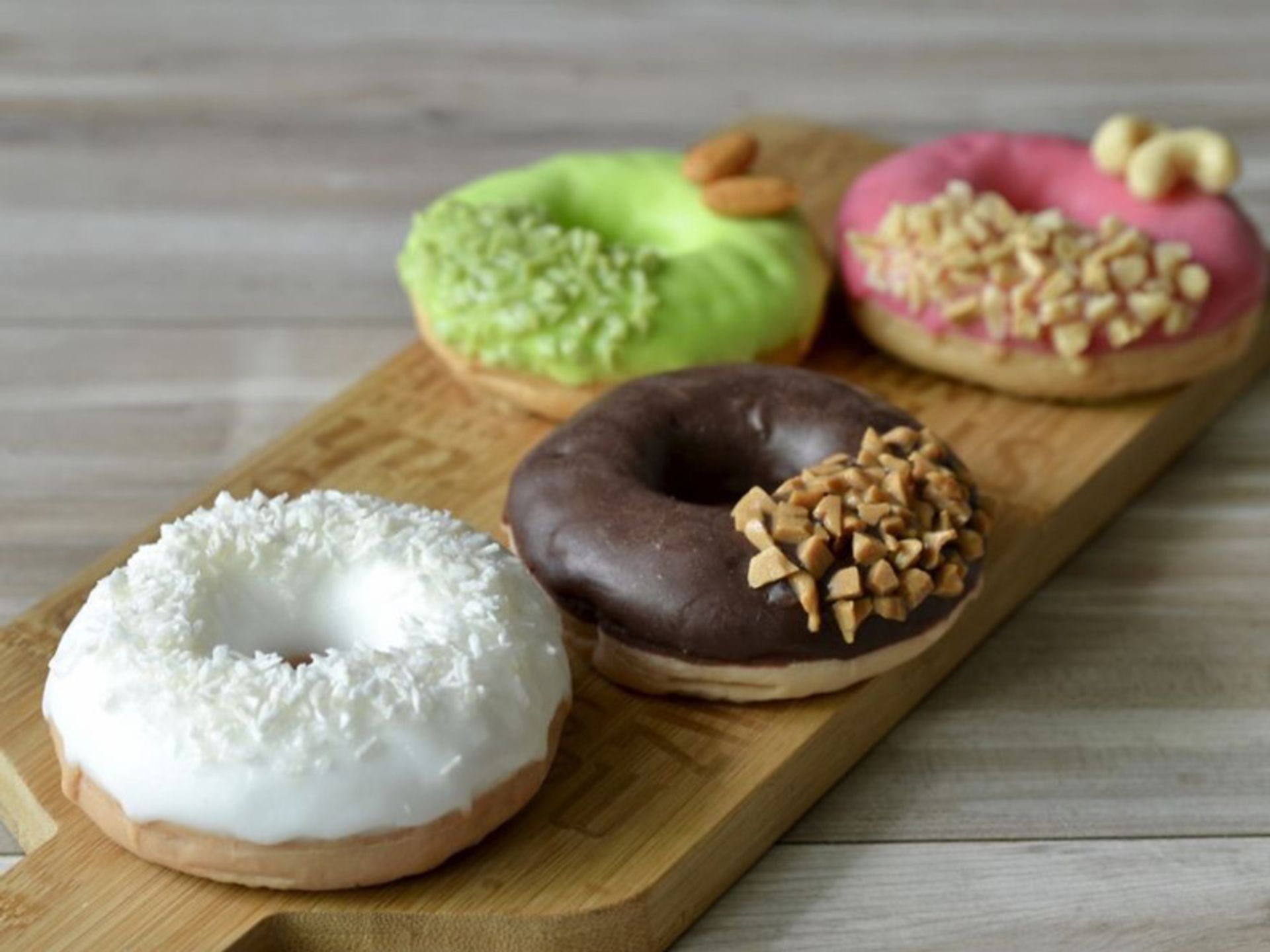 صابون هایی به شکل دونات با تاپینگ های مختلف