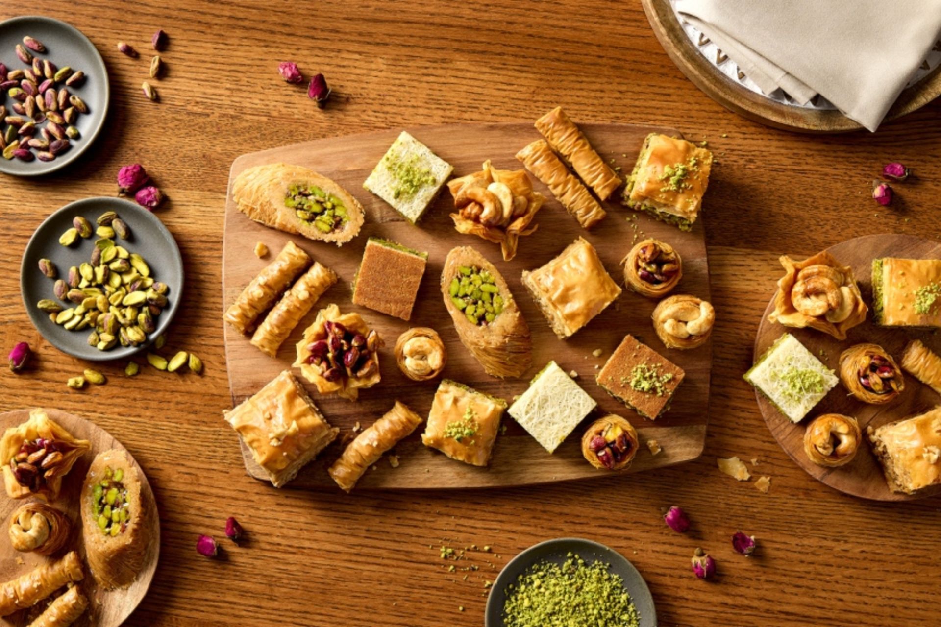 انواع باقلوا با دیزاینی ویژه؛ منبع عکس: سایت libanaissweets.com. عکاس: نامشخص