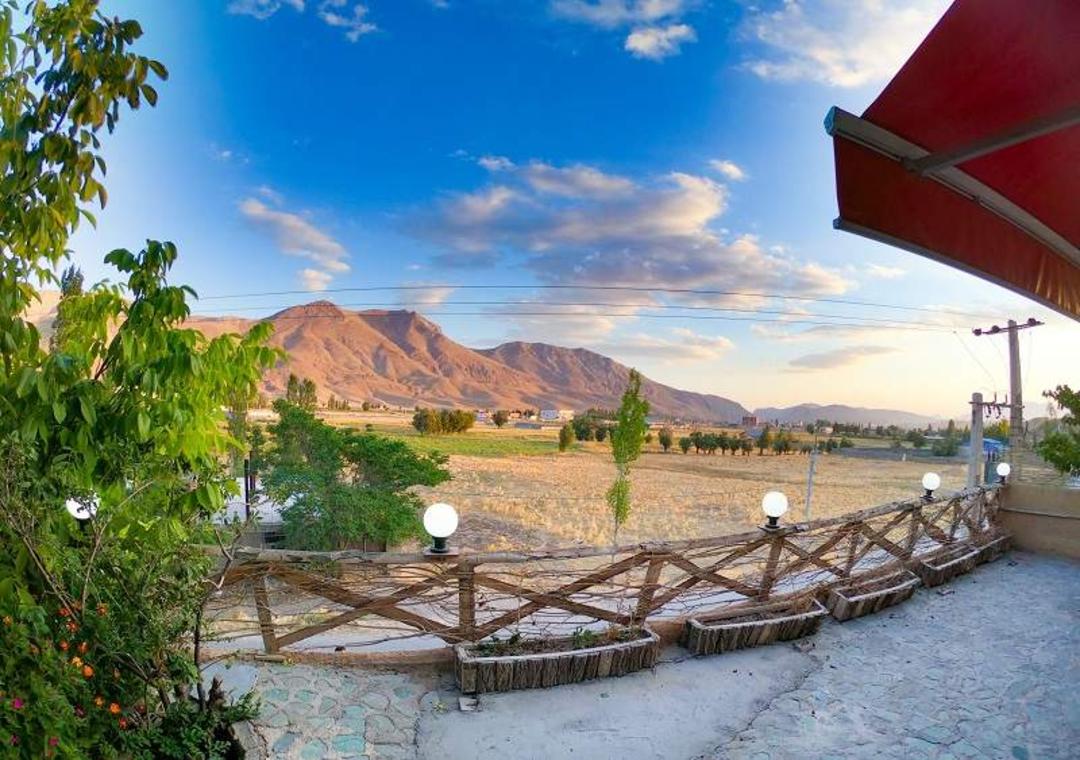 منظره بیرونی بوم گردی متا فیروزکوه؛ منبع عکس وب سایت Persianbnb.com. عکاس: نامشخص