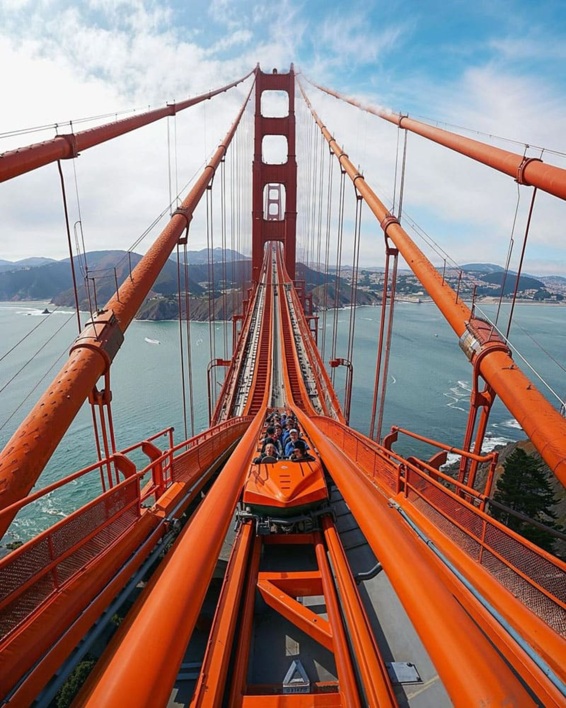 طراحی هوش مصنوعی از ترن هوایی بر پل گلدن گیت (Golden Gate Bridge)