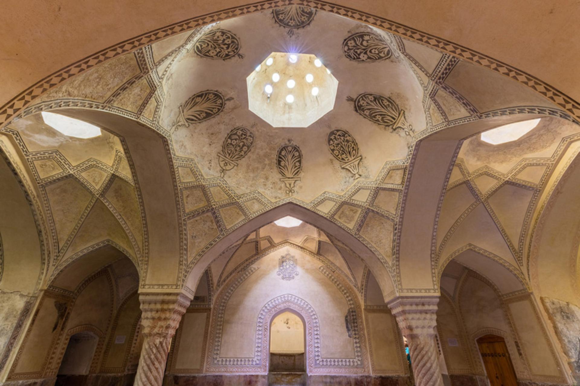 سقف حمام وکیل. عکاس: Diego Delso 