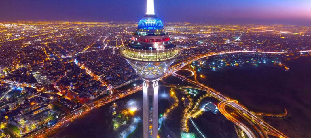 عکس هوایی از برج میلاد در شب