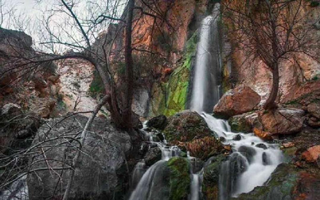 آبشار شاهان دشت، منبع عکس: سایت amordadnews.com، عکاس: نامشخص